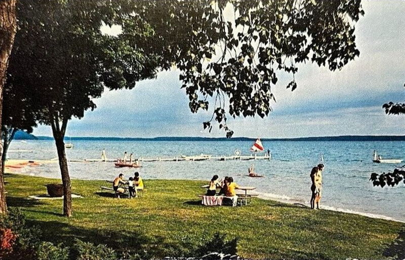 Chimney Corners Resort - Vintage Postcard